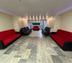 Холл с диванами